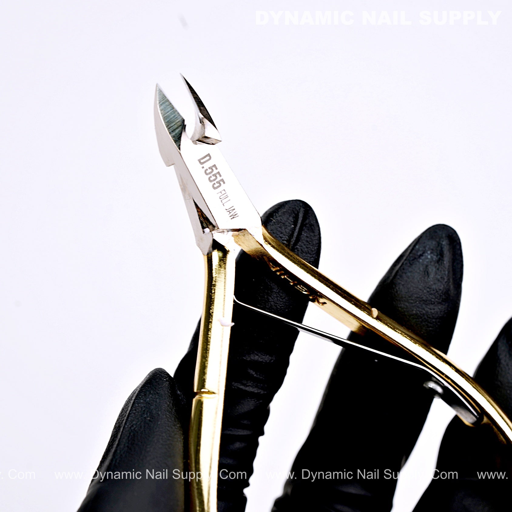 D555 - Professional Cuticle Nippers with high-tension spring and full jaw design make it easy to trim