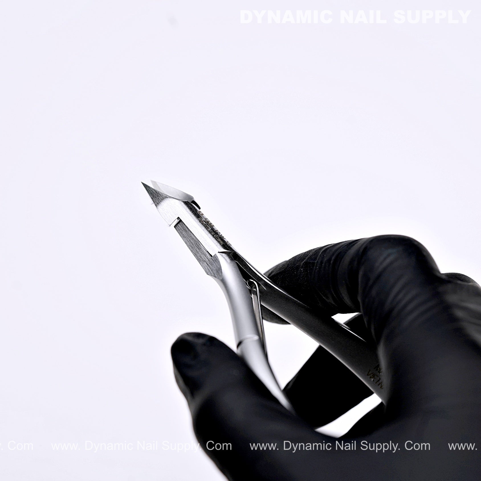 D09 - Jaw 12 - Cuticle Clippers with Grip Control 鈥?Sharp Jaw Design for Clean Cuticle Removal